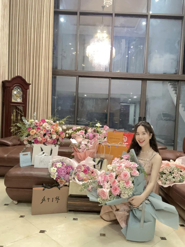 Nhiều người không khỏi tò mò về nửa kia của nữ MC bởi lẽ cô nàng chưa từng tiết lộ danh tính người ấy.