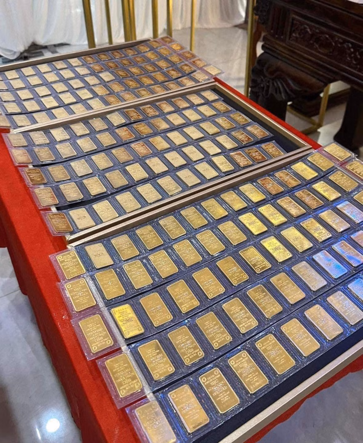 Dưới phần bình luận, cư dân mạng đều bày tỏ sự xuýt xoa, ngưỡng mộ với những món quà cưới vừa có giá trị về tinh thần vừa thể hiện rõ tình yêu thương của bố mẹ hai bên dành cho cô dâu chú rể.