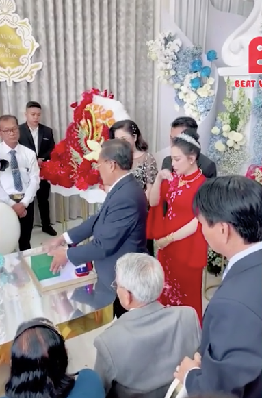 Được biết, đám cưới của hồi môn "khủng" này diễn ra khá lâu, thời gian gần đây bắt đầu xuất hiện lại trên MXH.