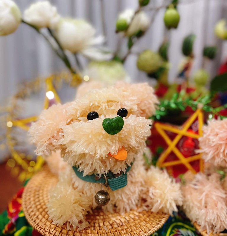 Những chú chó bưởi qua bàn tay khéo léo của các chị em được bày lên mâm cỗ vô cùng đẹp mắt, tạo hình y như thật.