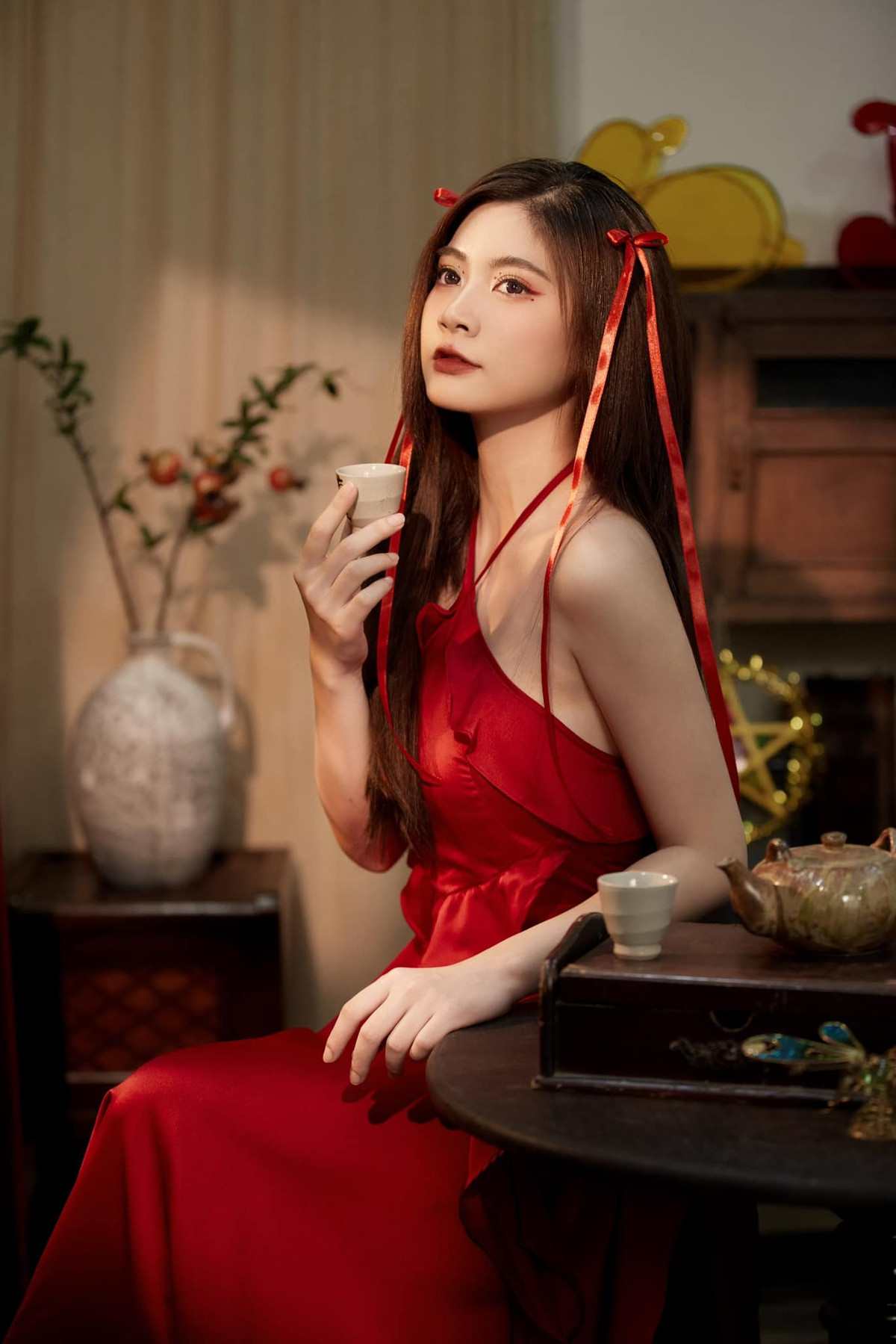 Sau bộ ảnh hóa "chị Hằng" năm 2019, có lẽ đây là bộ ảnh dịp Trung thu hiếm hoi mà cô thực hiện.