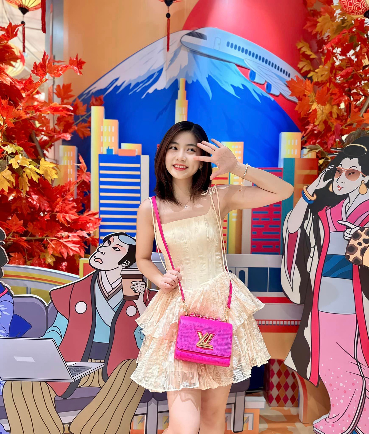 Nam Phương cũng nhận được nhiều sự quan tâm nhờ chuyện tình yêu ngọt ngào với streamer Win.D.