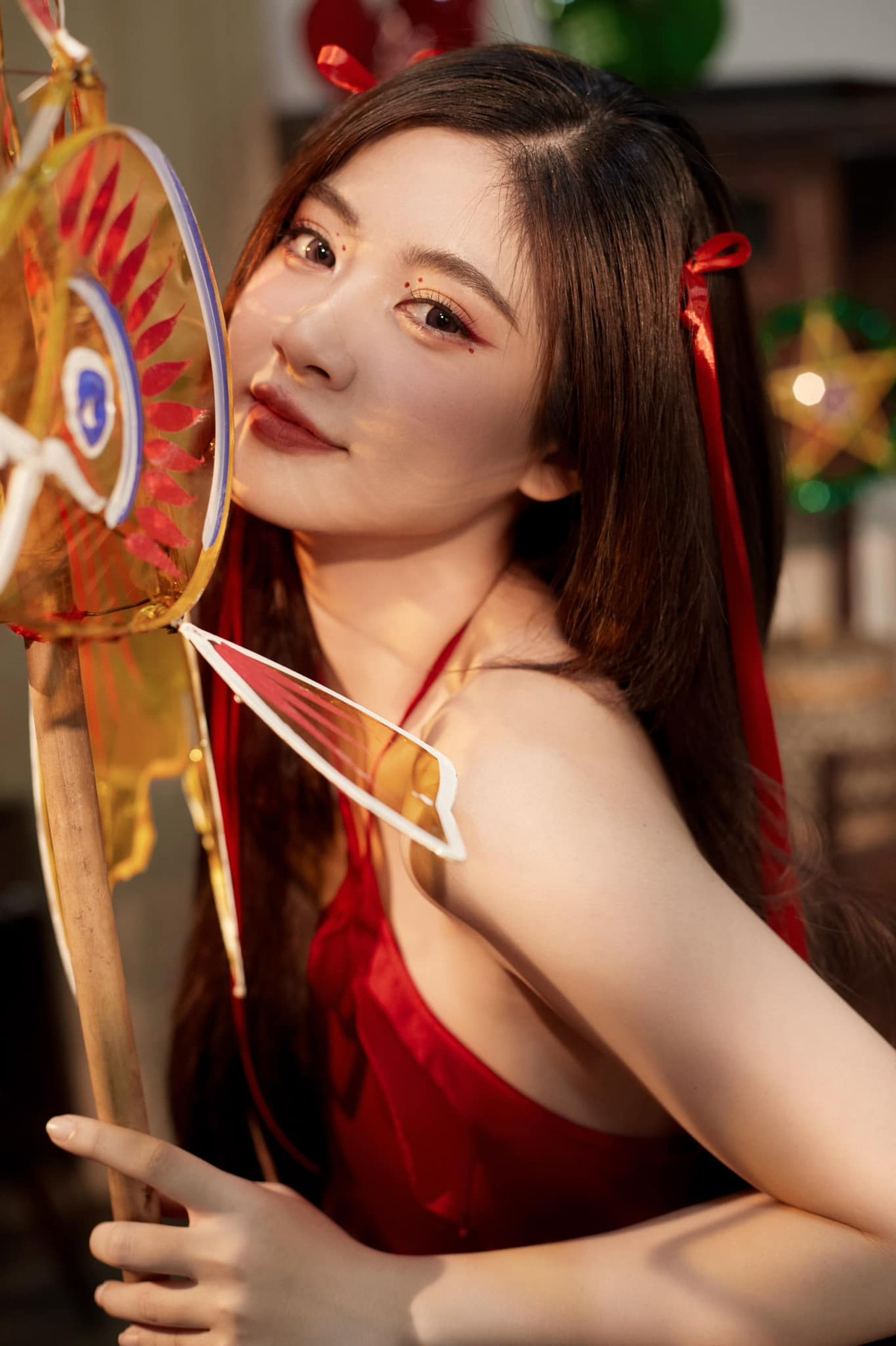 Hot girl Sài Thành này thu hút người đối diện bởi gương mặt trong sáng, nụ cười hiền và má lúm duyên dáng trên khuôn mặt.