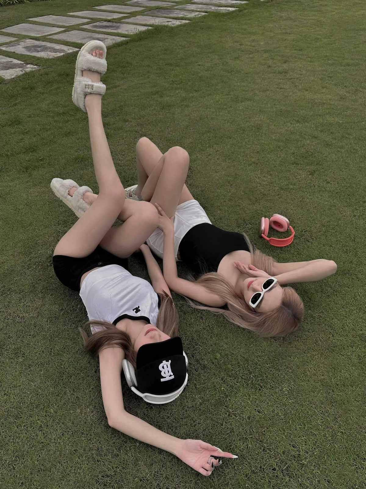 Cô nàng là người mẫu ảnh, nữ DJ nổi đình đám trên mạng xã hội và nhận được nhiều sự yêu mến nhờ nhan sắc búp bê.