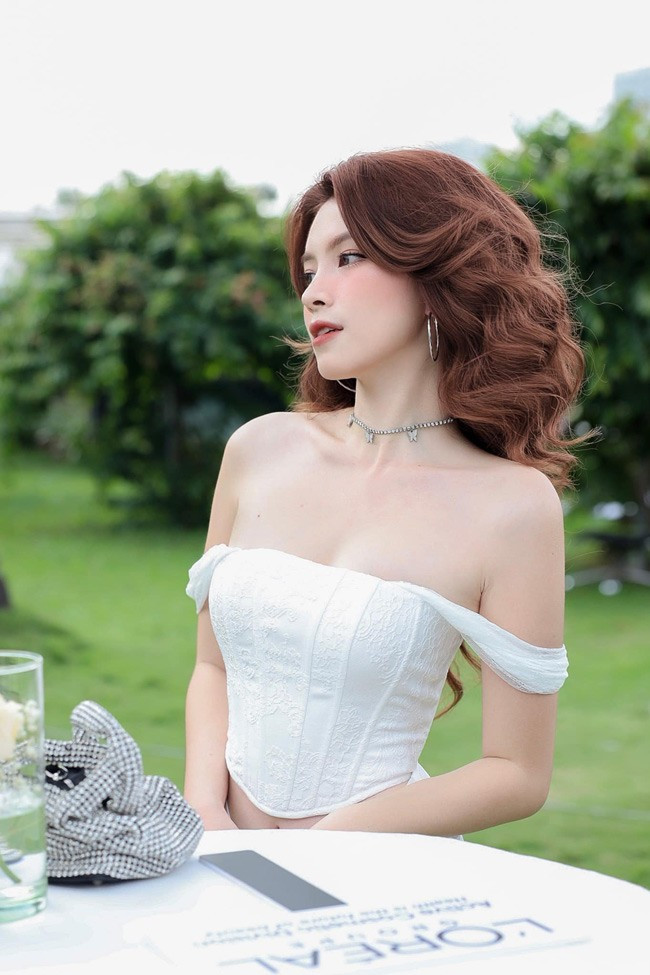 Nguyễn Thụy Bảo Hân (thường được gọi là Thụy Hân, sinh năm 2000, TP.HCM) là bạn gái của cầu thủ Lê Minh Bình (tiền đạo CLB HAGL).