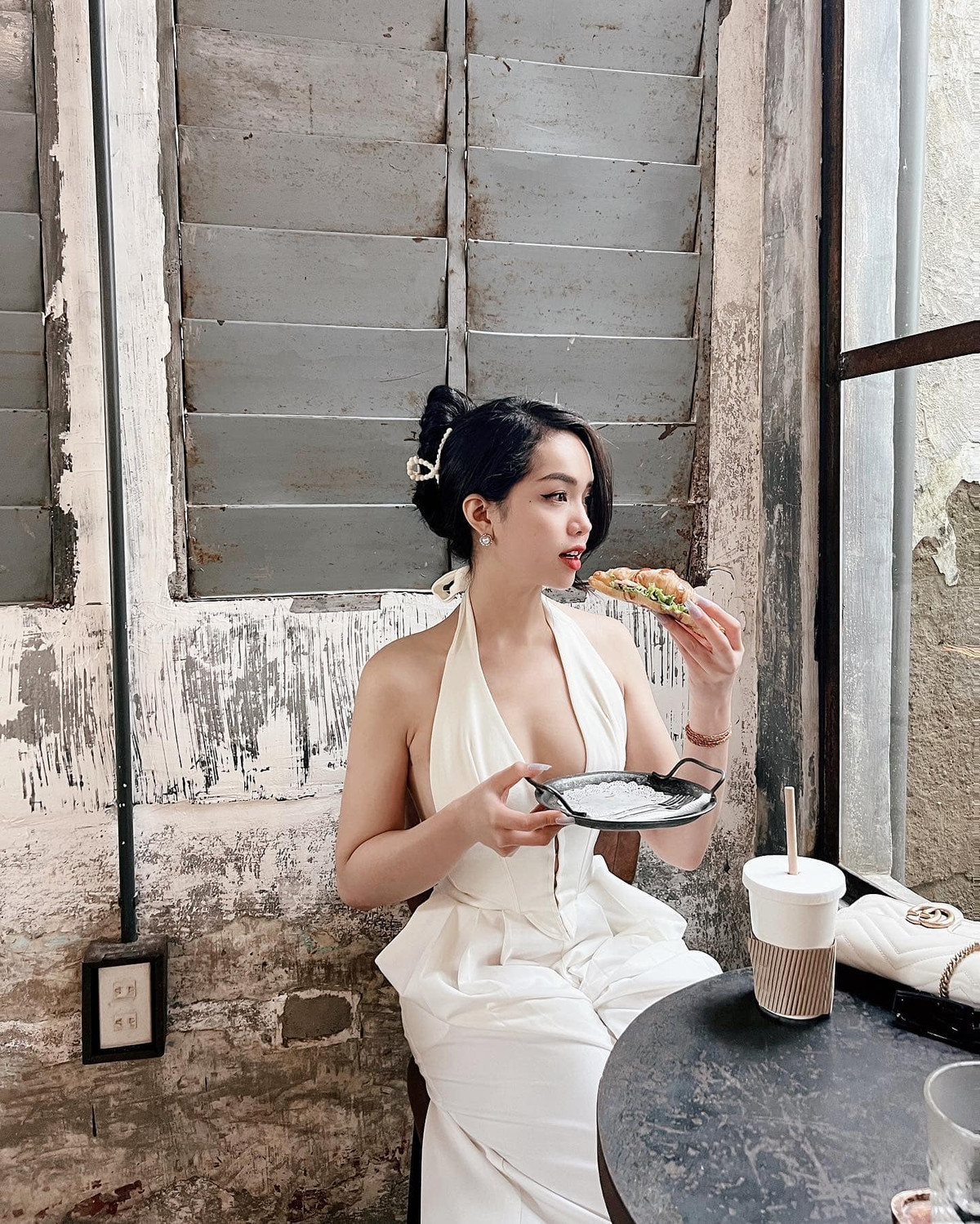 Người đẹp từng nhiều lần được nhắc đến với danh xưng "nữ tiếp viên hàng không gợi cảm".