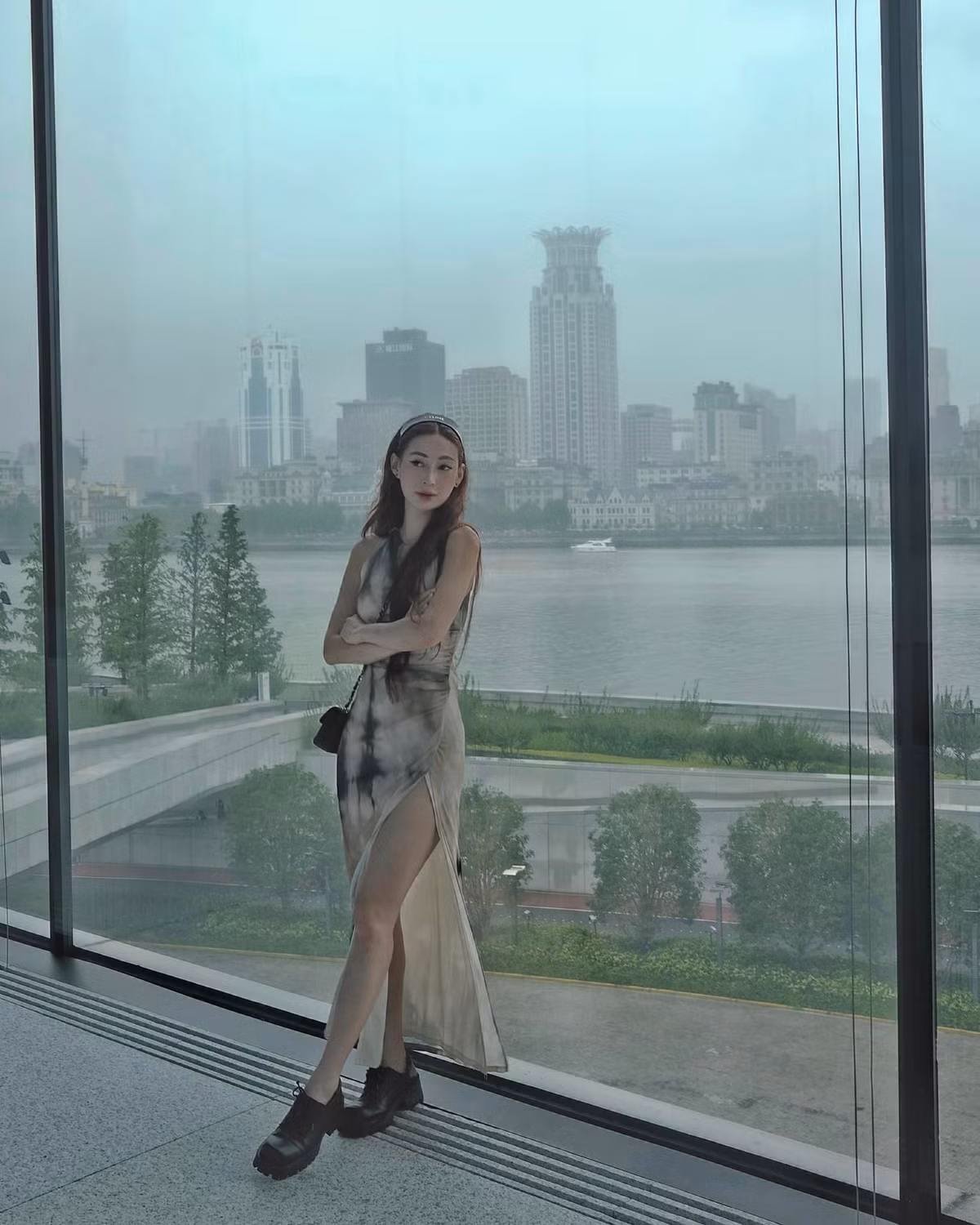 Khác với nhiều hot girl cùng thời, Sun HT không đi theo nghệ thuật mà chuyển hướng sang kinh doanh từ sớm.