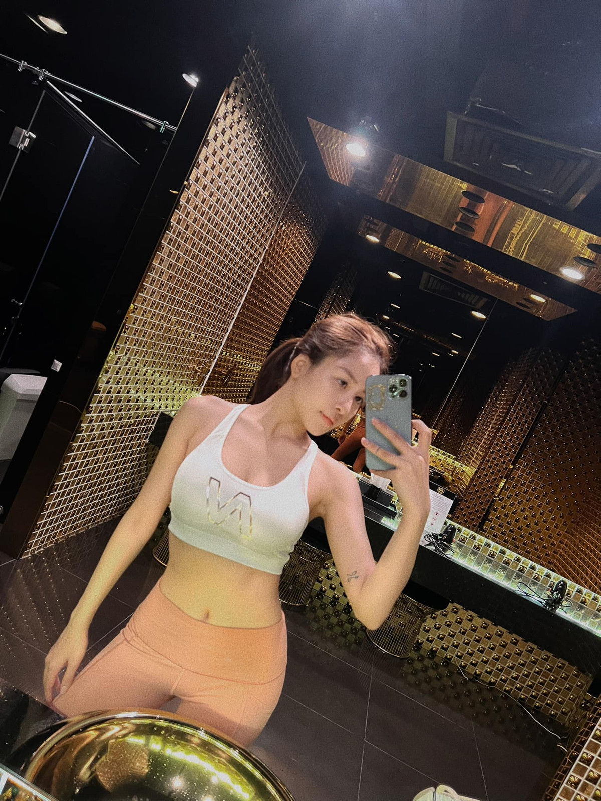 Thời gian gần đây, hot girl Trâm Anh liên tục xuất hiện trên MXH với hình ảnh một cô gái có niềm đam mê với bộ môn thể thao của giới nhà giàu, đó chính là thú vui chơi golf.