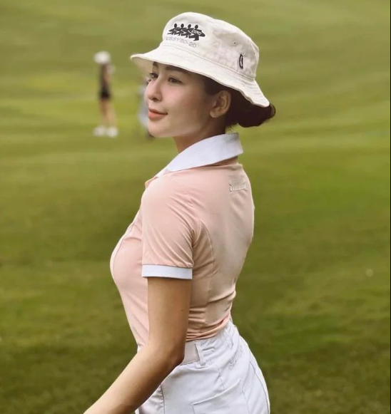 Còn nhớ trước đây, Trâm Anh từng gây tranh cãi với phát ngôn khi cô khẳng định cô hướng đến bộ môn golf để kiếm đại gia.