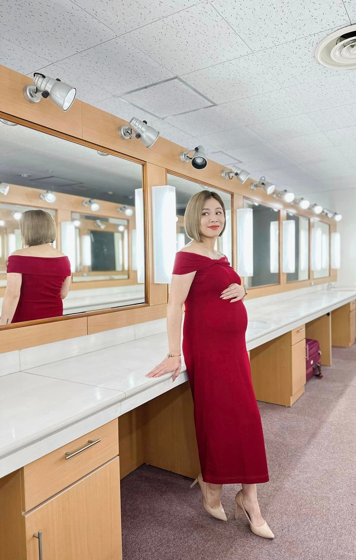 Thời gian gần đây, MC Nguyễn Hoàng Linh đã tạm dừng việc dẫn sóng và đang ở những ngày cuối của thai kỳ.