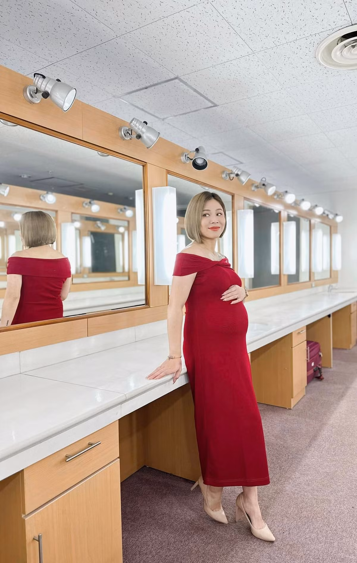 Thời gian gần đây, MC Nguyễn Hoàng Linh đã tạm dừng việc dẫn sóng và đang ở những ngày cuối của thai kỳ.