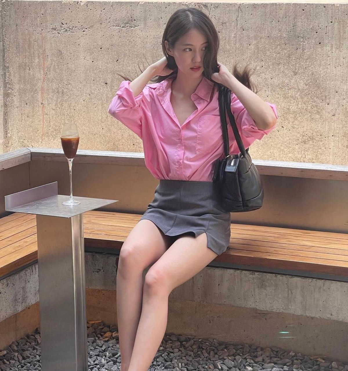 9X sở hữu cả một nhãn hiệu túi da của riêng, ăn nên làm ra. Có thể nói, cô là đại diện xứng đáng cho thế hệ người trẻ xinh đẹp, tài năng của Thái Lan.