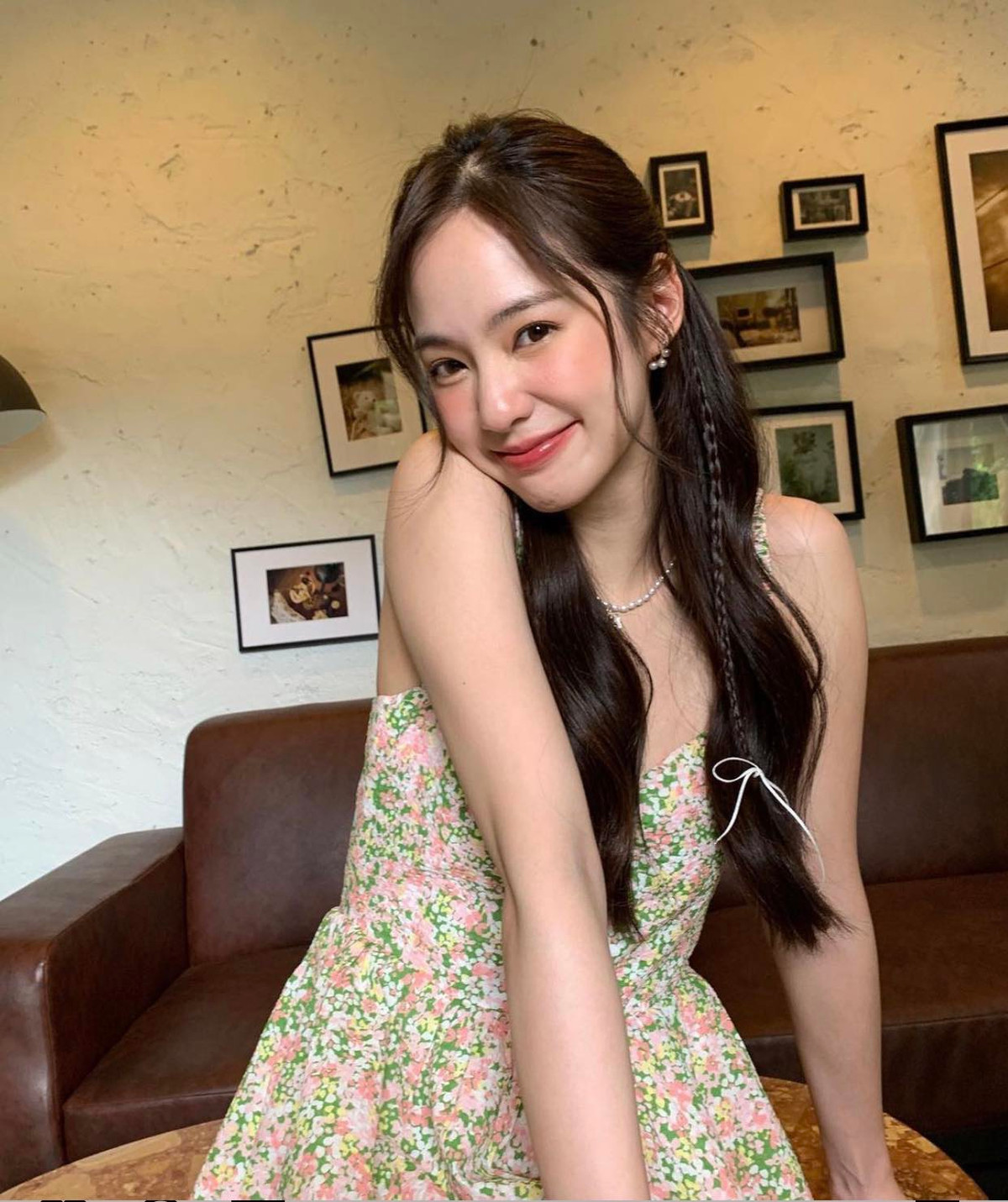 Pimtha được xem là hot girl số 1 Thái Lan nhờ gương mặt xinh đẹp baby, làn da trắng hồng.