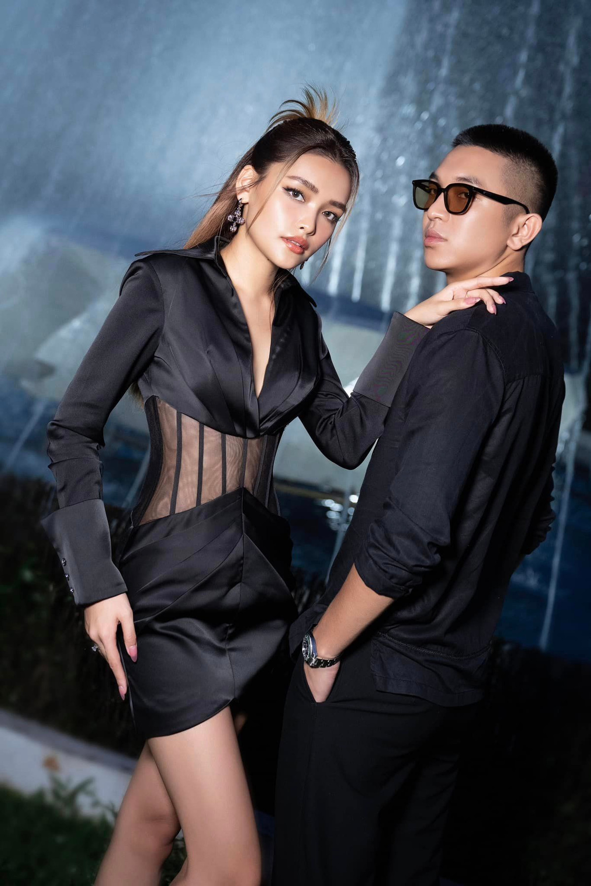 Trước đó, Linda Ngô từng chia sẻ về mối quan hệ tốt đẹp với mẹ chồng. "Mẹ chồng mình siêu tình cảm luôn'', cô nàng được mẹ chồng chiều hết mực khi về quê mà không cần vào bếp, luôn làm sẵn món con dâu thích khi về nhà chơi.