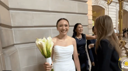 Mới đây, họ có chuyến bay sang Mỹ để dự đám cưới chị gái ruột của Đạt. Chuyến đi được lên kế hoạch trước và diễn ra khá suôn sẻ.