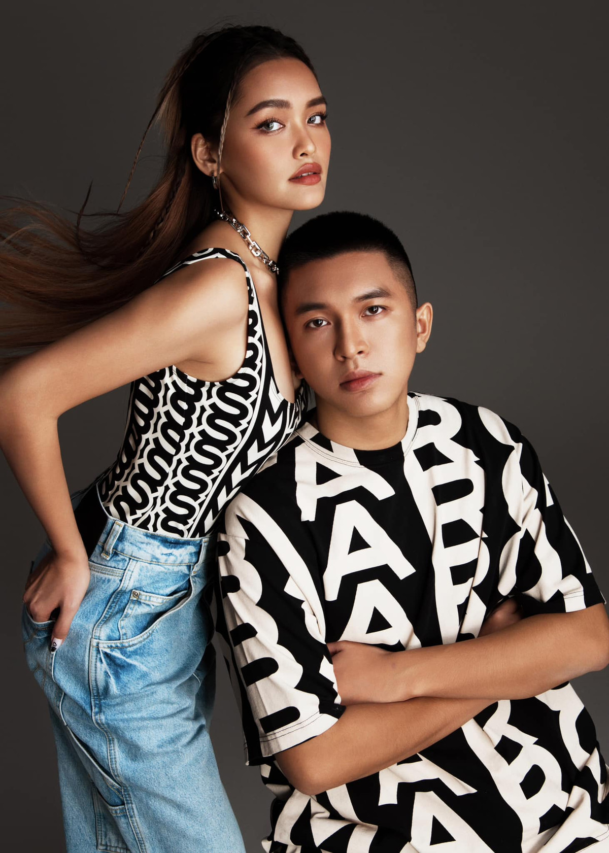 Mẹ của Phong Đạt cũng thể hiện tình cảm và quan tâm con dâu từng chút, nói chuyện thân thiết không khoảng cách.