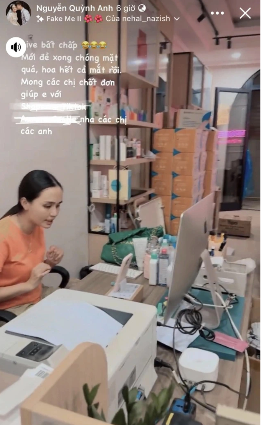 Bên cạnh những món hàng hiệu đắt đỏ như quần áo, trang sức,... thì niềm đam mê với túi hiệu của Quỳnh Anh cũng được thỏa mãn khi cô liên tục tự tậu những chiếc túi xách giá hàng trăm triệu đồng.