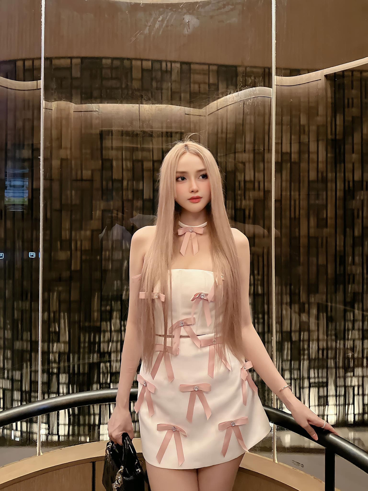 Thời điểm đó, Nguyễn Thị Phi Yến được khen ngợi nhờ ngoại hình xinh đẹp, cô được cả báo Trung nhắc tên.