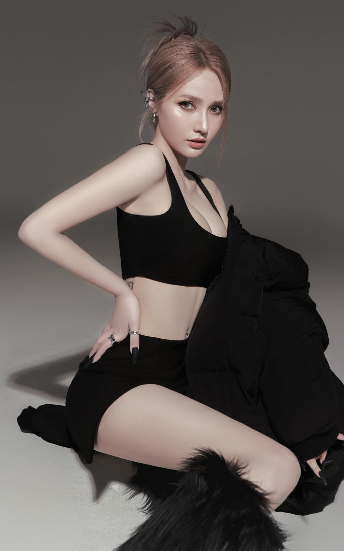 Jenny Yến, tên thật là Nguyễn Thị Phi Yến, sinh năm 1996 được biết tới là một nữ DJ có tiếng trong làng EDM Việt.