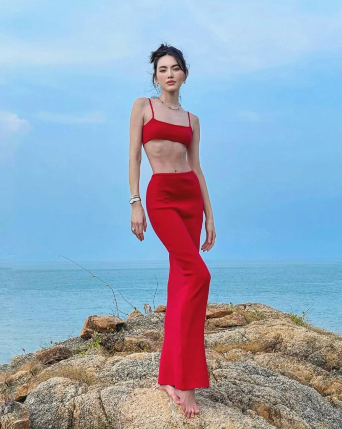 Cô cũng từng phải đăng tâm thư dài buồn bã khi bị miệt thị ngoại hình.