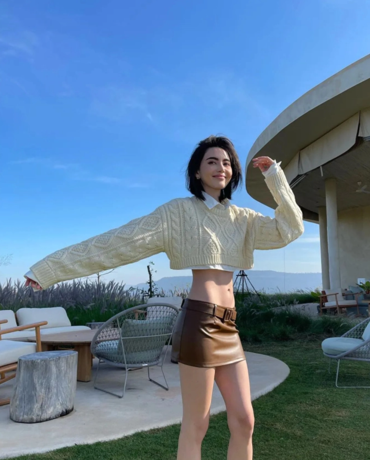 Cuối tháng 6 vừa qua, Mai Davika khiến người hâm mộ lo lắng khi để lộ thân hình có phần gầy nhom, thiếu sức sống.