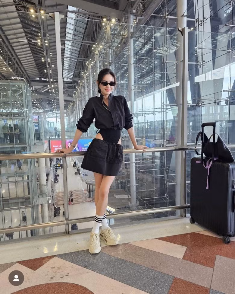 Qua một số khoảnh khắc đời thực này, netizen chú ý đến vóc dáng của Mai Davika có thực sự gầy gò đáng báo động như trên ảnh mạng.