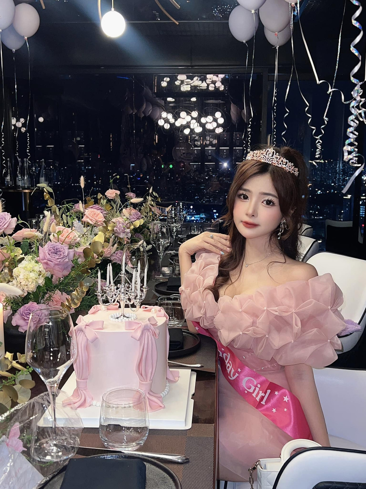 Ở thời điểm hot girl này trưởng thành và quyến rũ hơn trong mọi khoảnh khắc.