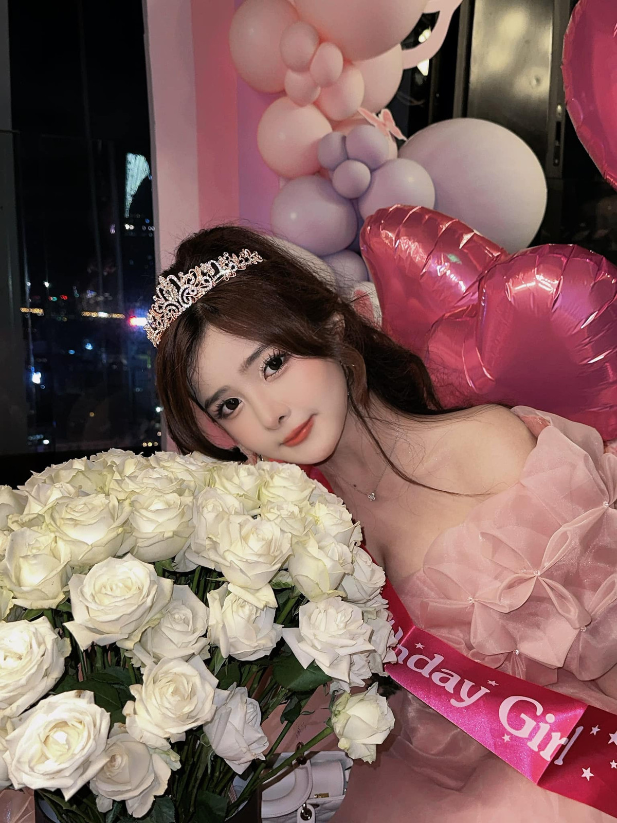 Không còn mang vẻ đẹp ngây thơ, trong veo như tuổi 15, 16, An Dâu của tuổi 26 gợi cảm và cuốn hút.