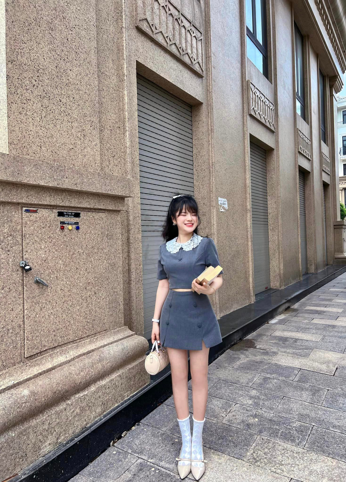 Trên Facebook, cô nàng thường xuyên chia sẻ hình ảnh diện trang phục bikini đốt mắt người nhìn.