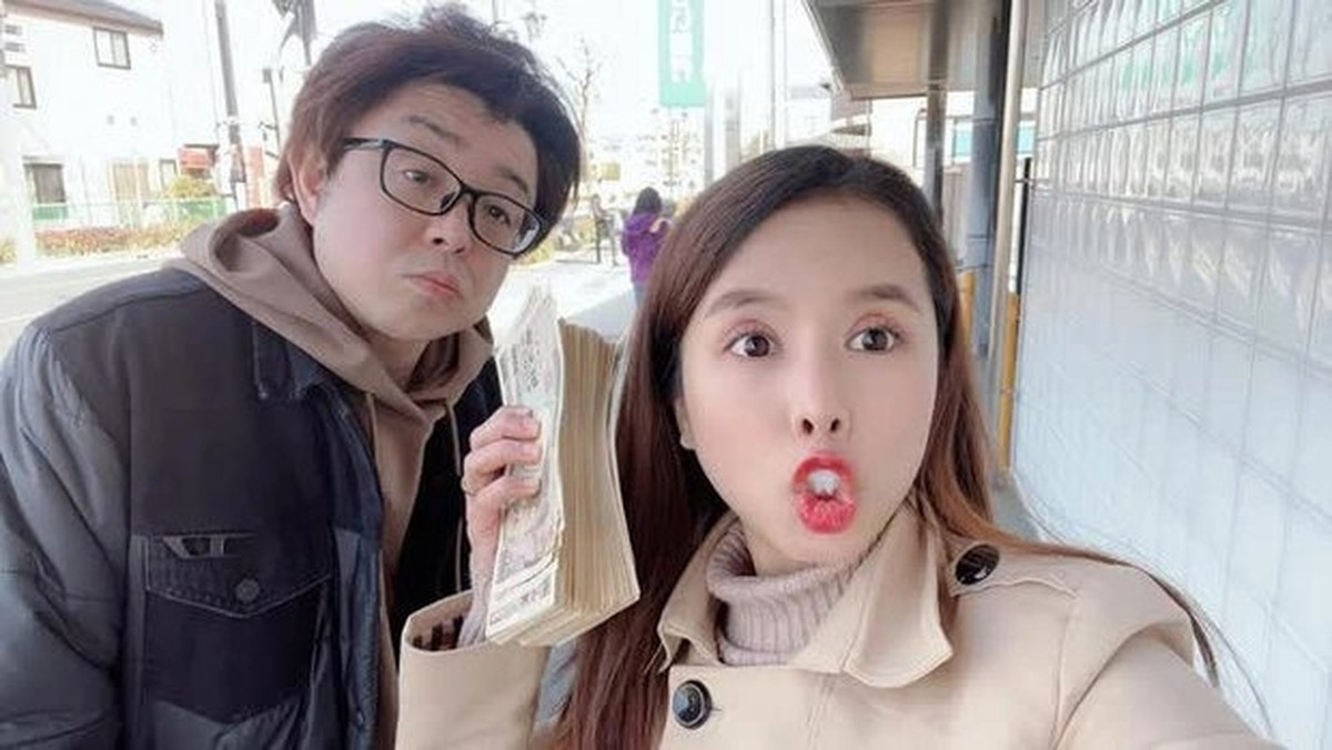 Công việc nhà một tay Teru cũng một tay chồng làm hết vì sợ vợ vất vả.