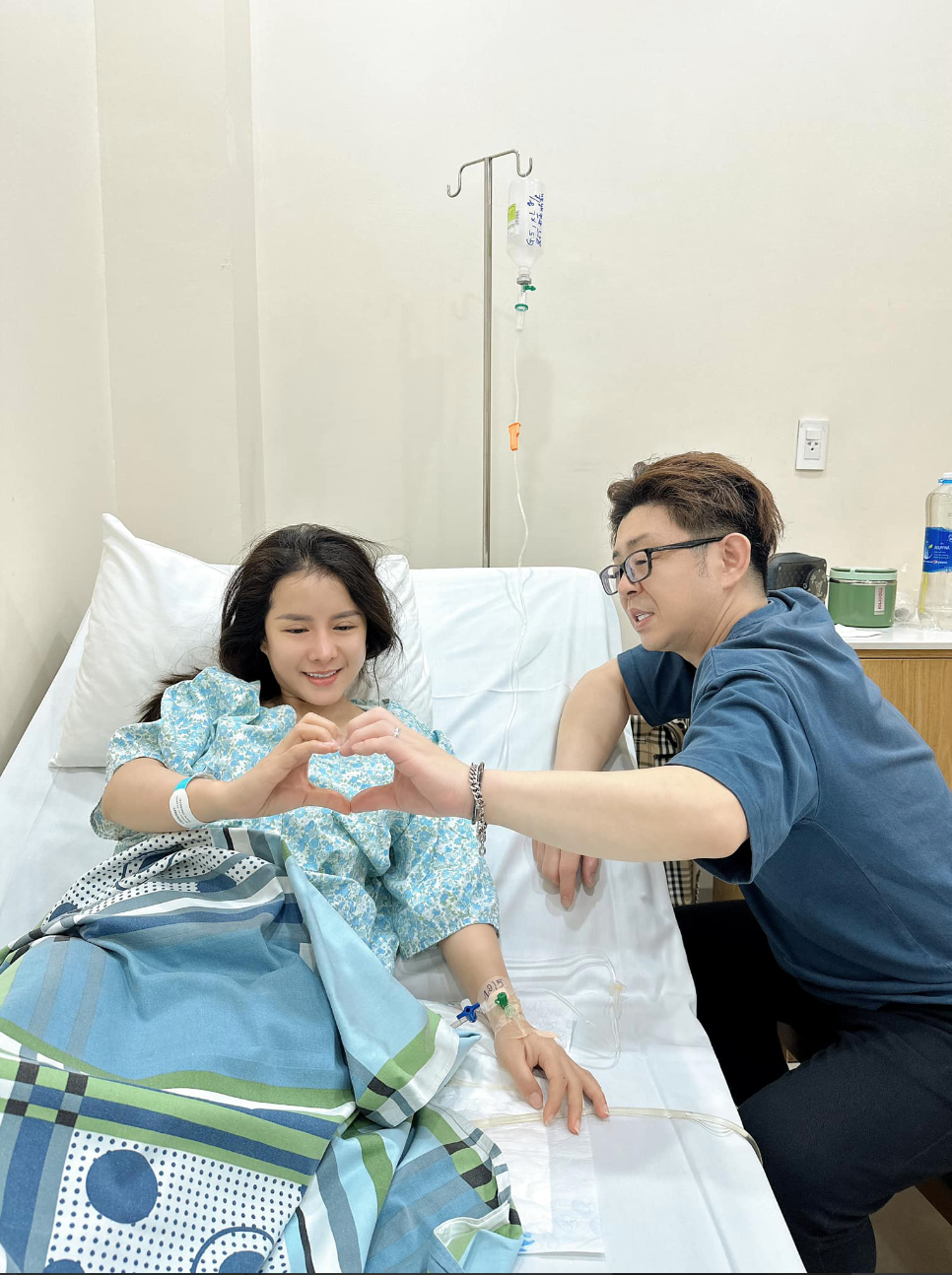 Từ thời điểm đó đến nay, Bà Nhân Vlog nằm nhà dưỡng thai không đi ra đường. Hai vợ chồng cũng hết sức cẩn thận để em bé được an toàn.