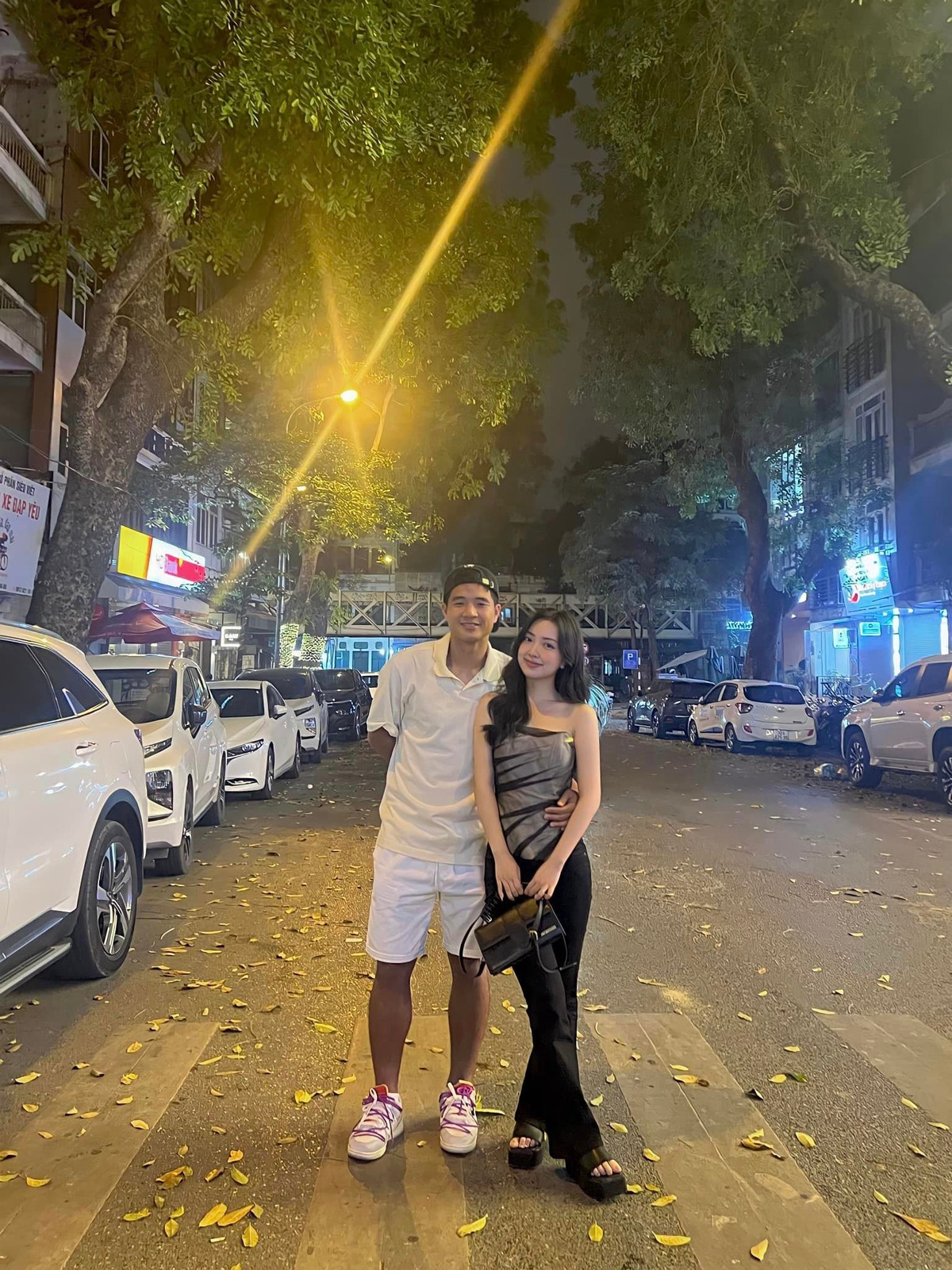 Cả hai khá thoải mái trong việc khoe ảnh chụp chung với người bạn đời và khéo léo khoe những người luôn yêu thương cặp đôi.