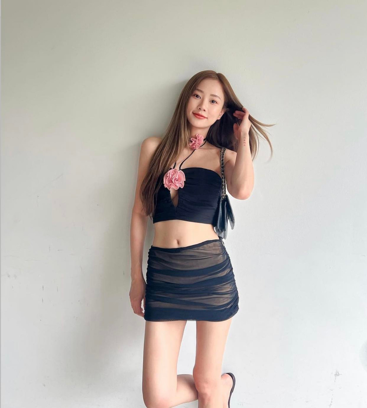 Cô sở hữu hơn 622 ngàn lượt theo dõi, lượng người hâm mộ tăng nhanh chóng vì sức ảnh hưởng lan rộng sang Trung Quốc.