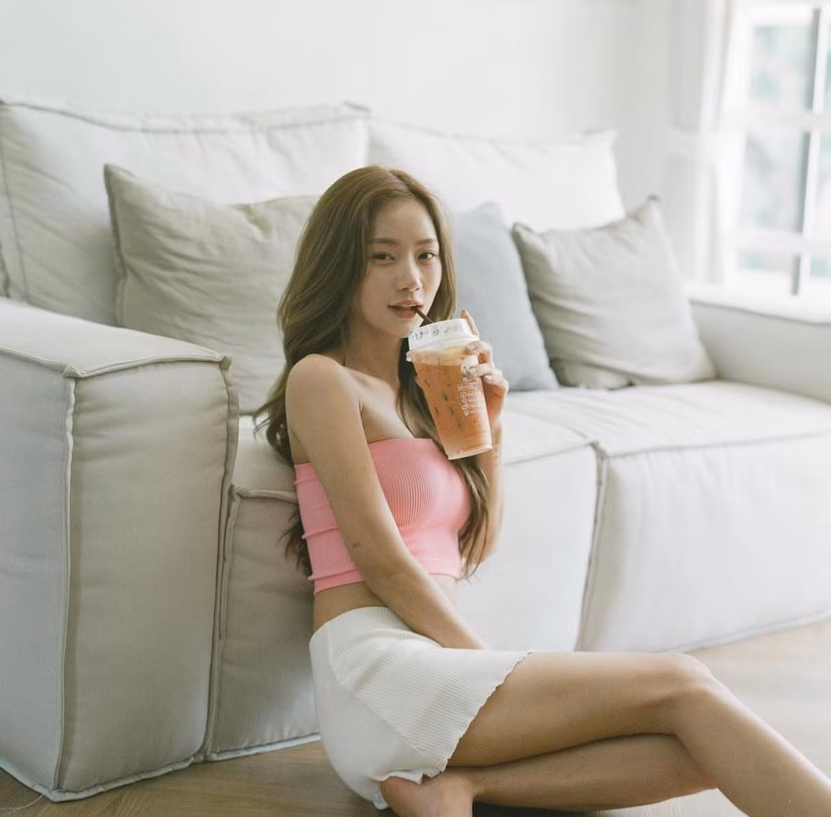 Nichakarn Methmutha được xem là mỹ nhân thế hệ mới, sở hữu phong cách thời trang nóng bỏng nhưng cũng đầy kín đáo và tế nhị.