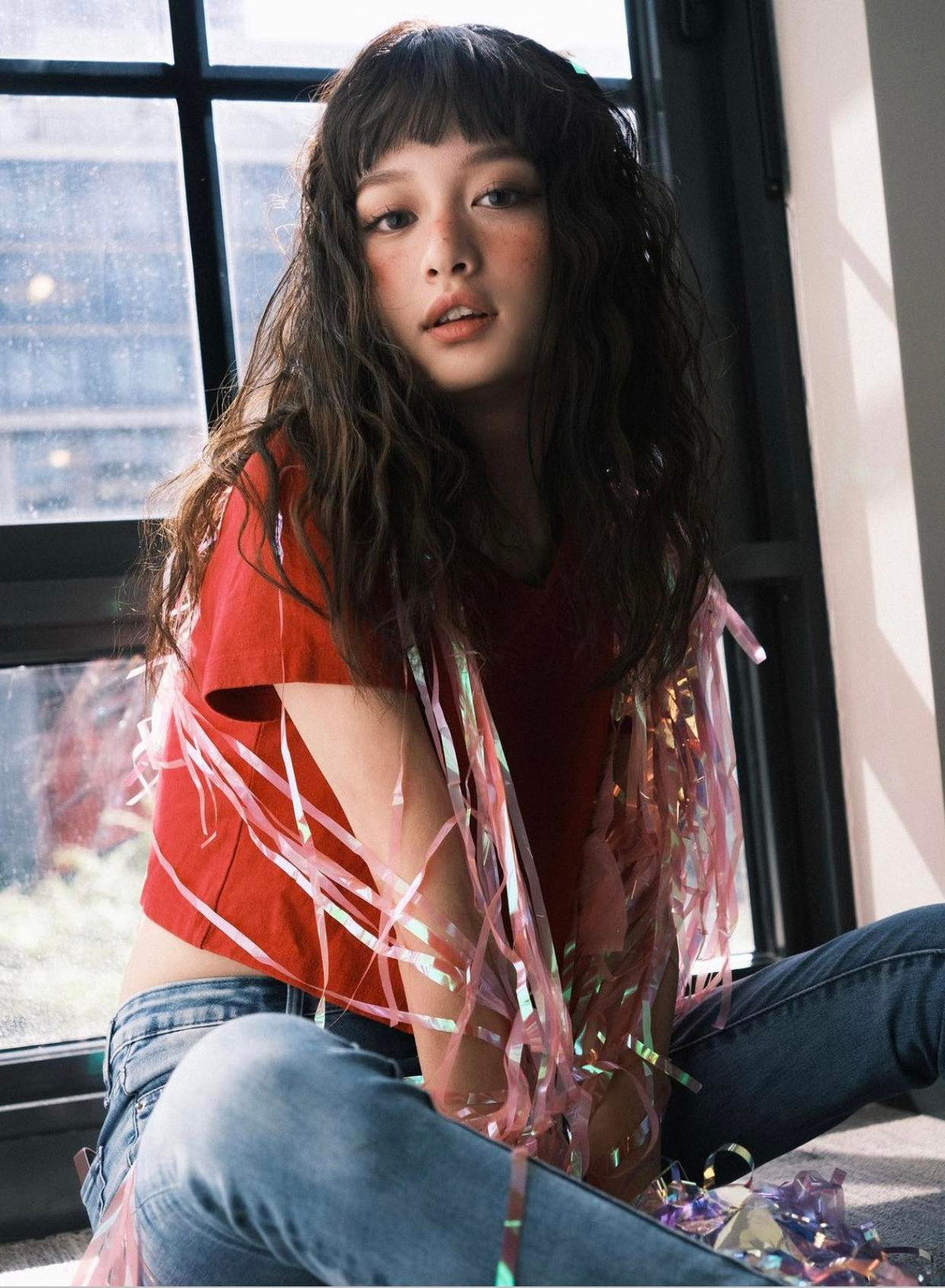 Sau khi hình ảnh được lan truyền chóng mặt, netizen nhanh chóng tìm ra danh tính hot girl này, cô có tên Susan, nằm trong top tìm kiếm và được mệnh danh là "tiểu tiên nữ".