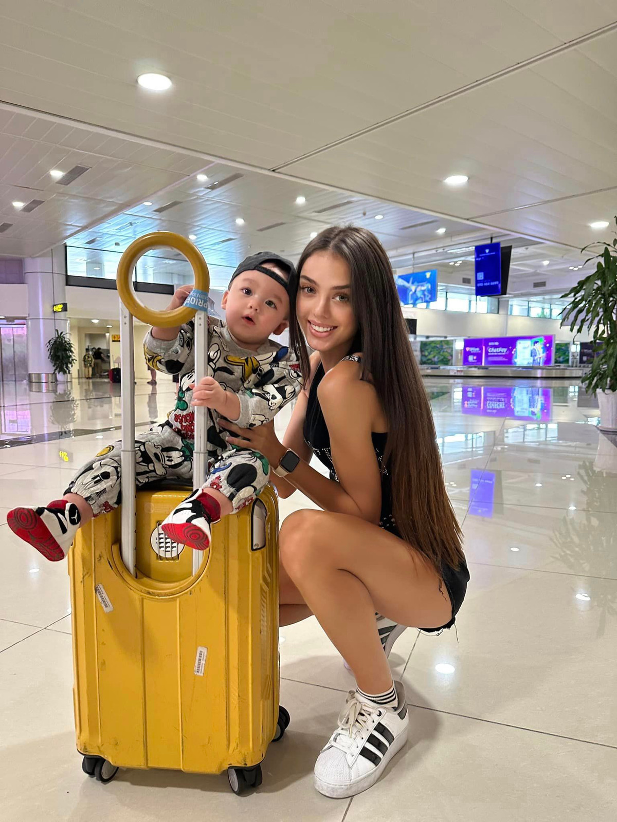 Vợ Bùi Tiến Dũng sinh năm 2000, là người mẫu chuyên nghiệp. Trước khi sang Việt Nam năm 2019, Dianka tốt nghiệp chuyên ngành Văn hóa và Nghệ thuật của Đại học Quốc gia Kyiv.