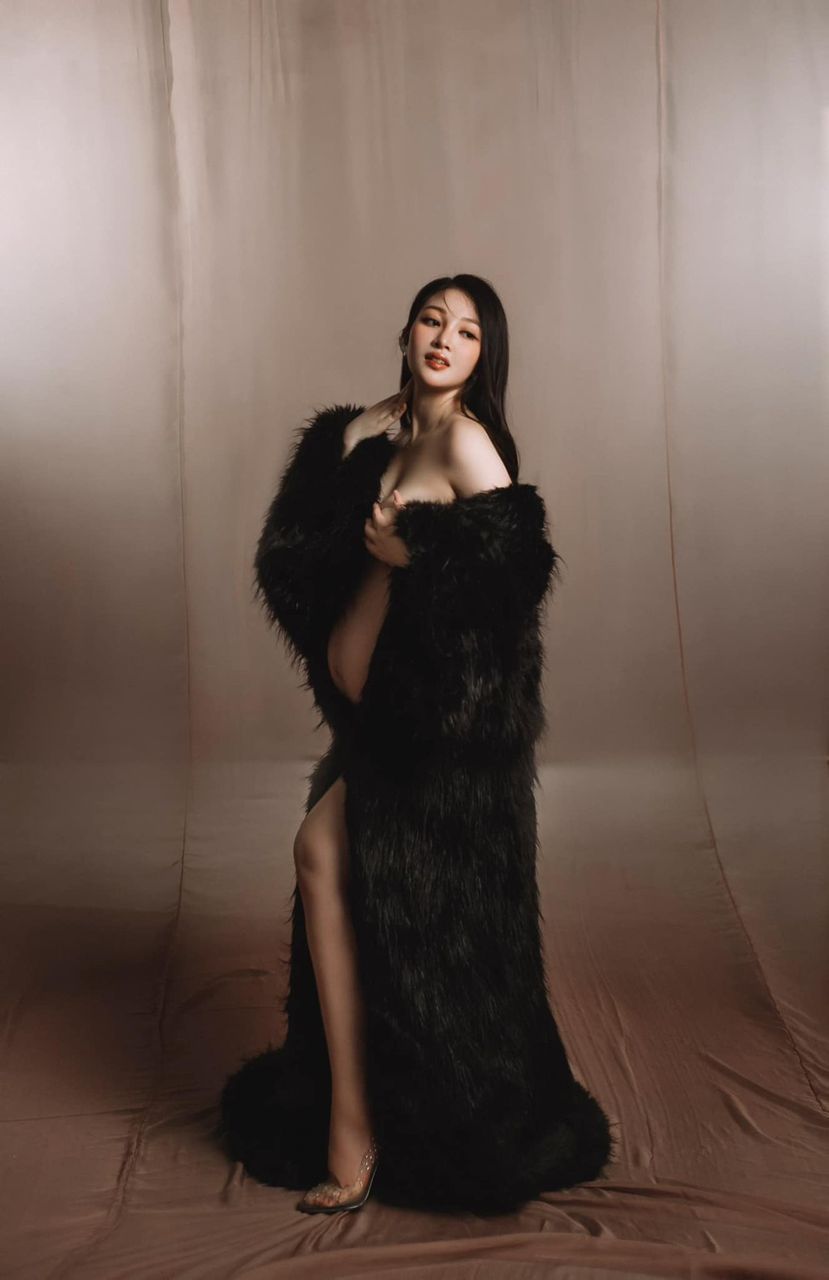 Sau 4 năm kết hôn, năm 2020 Thu Hương hạ sinh bé gái đầu lòng tên là Đinh Gia Hân.