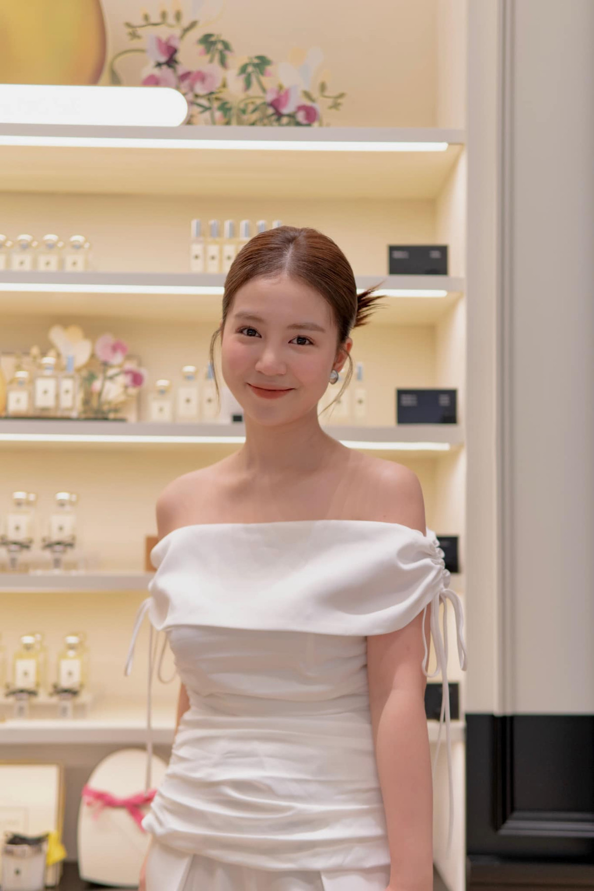 Mẹ một con cũng giữ thói quen chia sẻ cuộc sống đến người hâm mộ thông qua mạng xã hội.