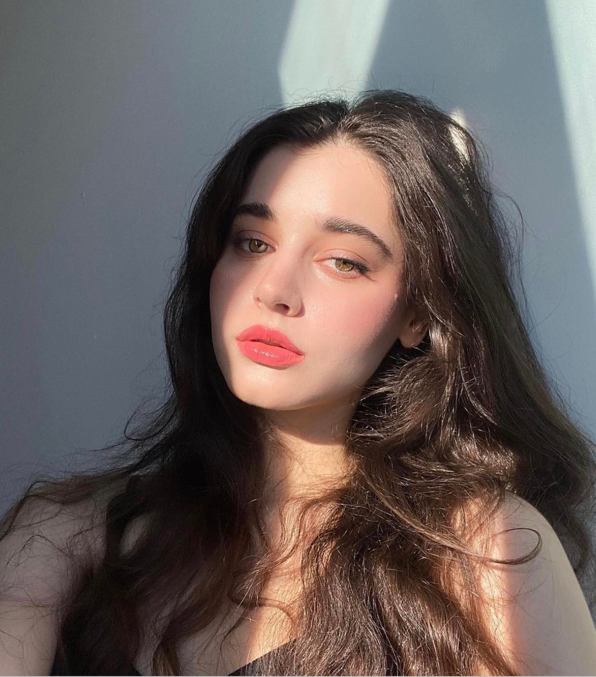 Với diện mạo xinh đẹp cô được ví như thiên thần bước ra từ truyện tranh.