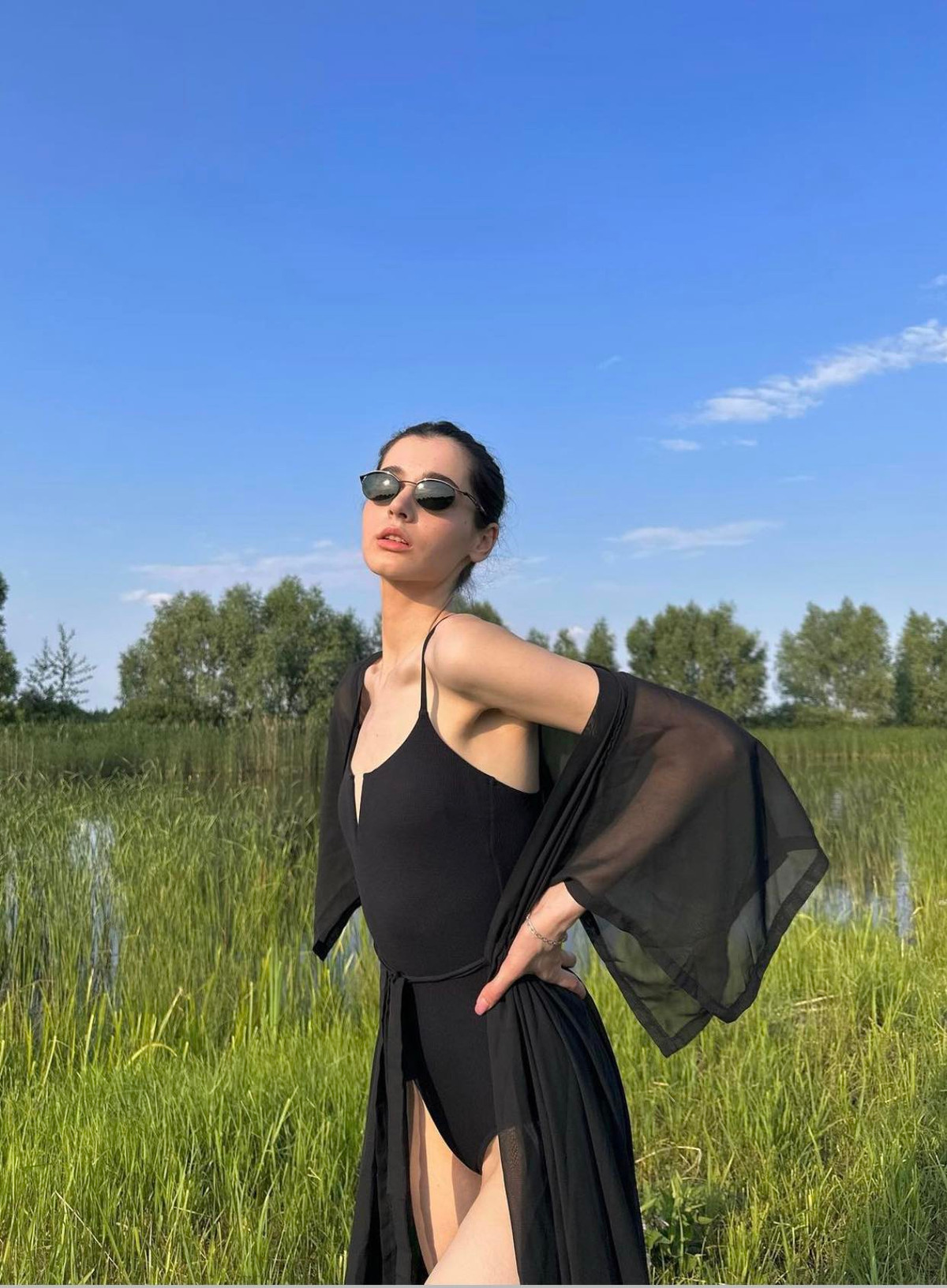 Vẻ đẹp mong manh, thanh thoát của nàng mẫu Ukraine làm xiêu lòng, thanh niên Việt Nam, Trung Quốc, Hàn Quốc.