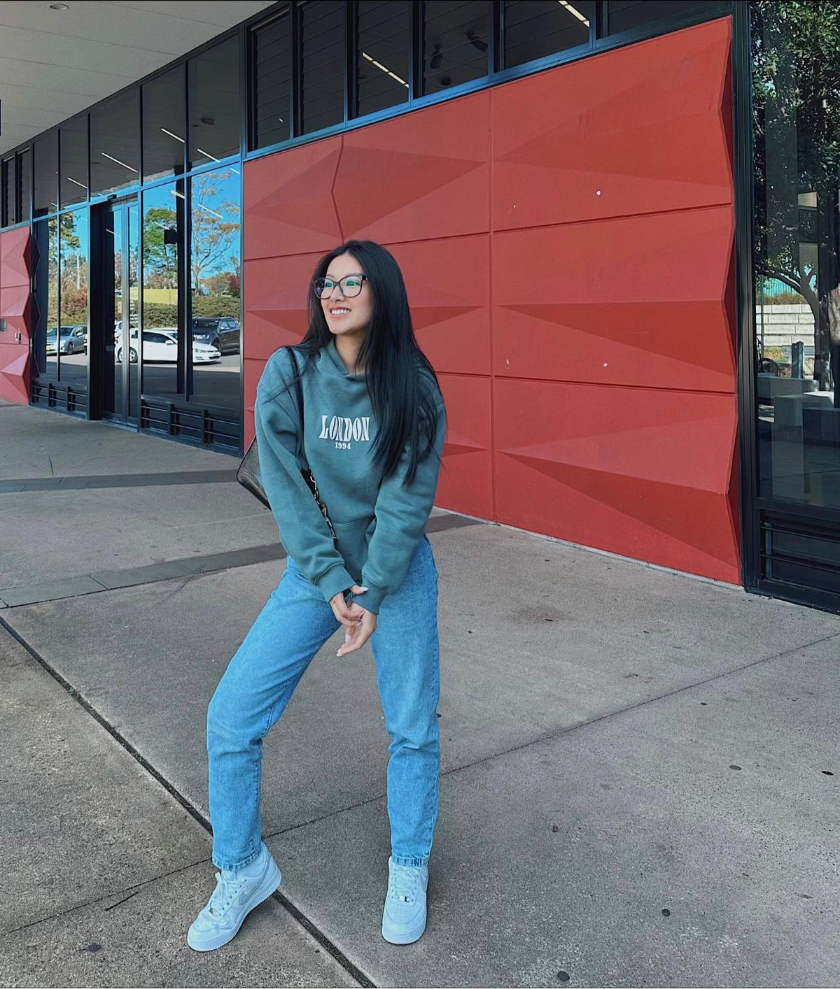 Ngay khi vừa bước chân vào showbiz Việt, hot girl lai Emmy Nguyễn gây chú ý với gương mặt lai Tây và chiều cao nổi bật.