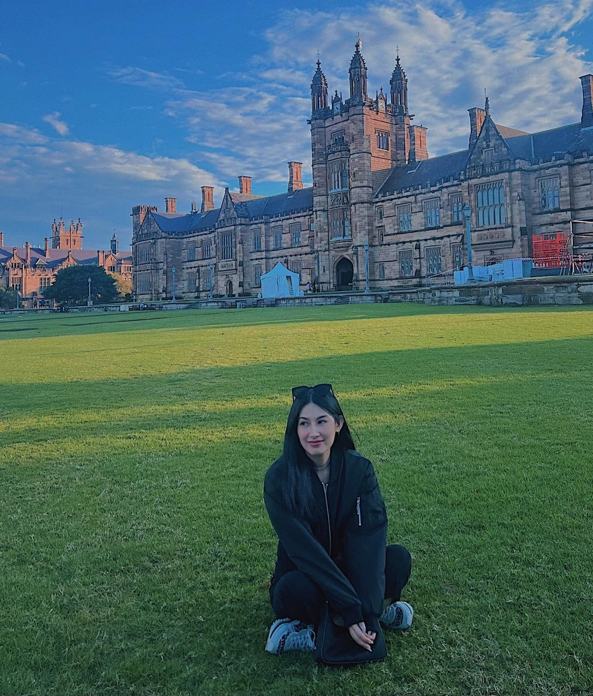 Bên cạnh đam mê thời trang, cô lấn sân sang lĩnh vực điện ảnh với sự góp mặt trong một số bộ phim như: I love you, Không nói được, 49 ngày, sitcom Chiến dịch chống ế; phim điện ảnh Vệ sĩ, tiểu thư và thằng khờ.