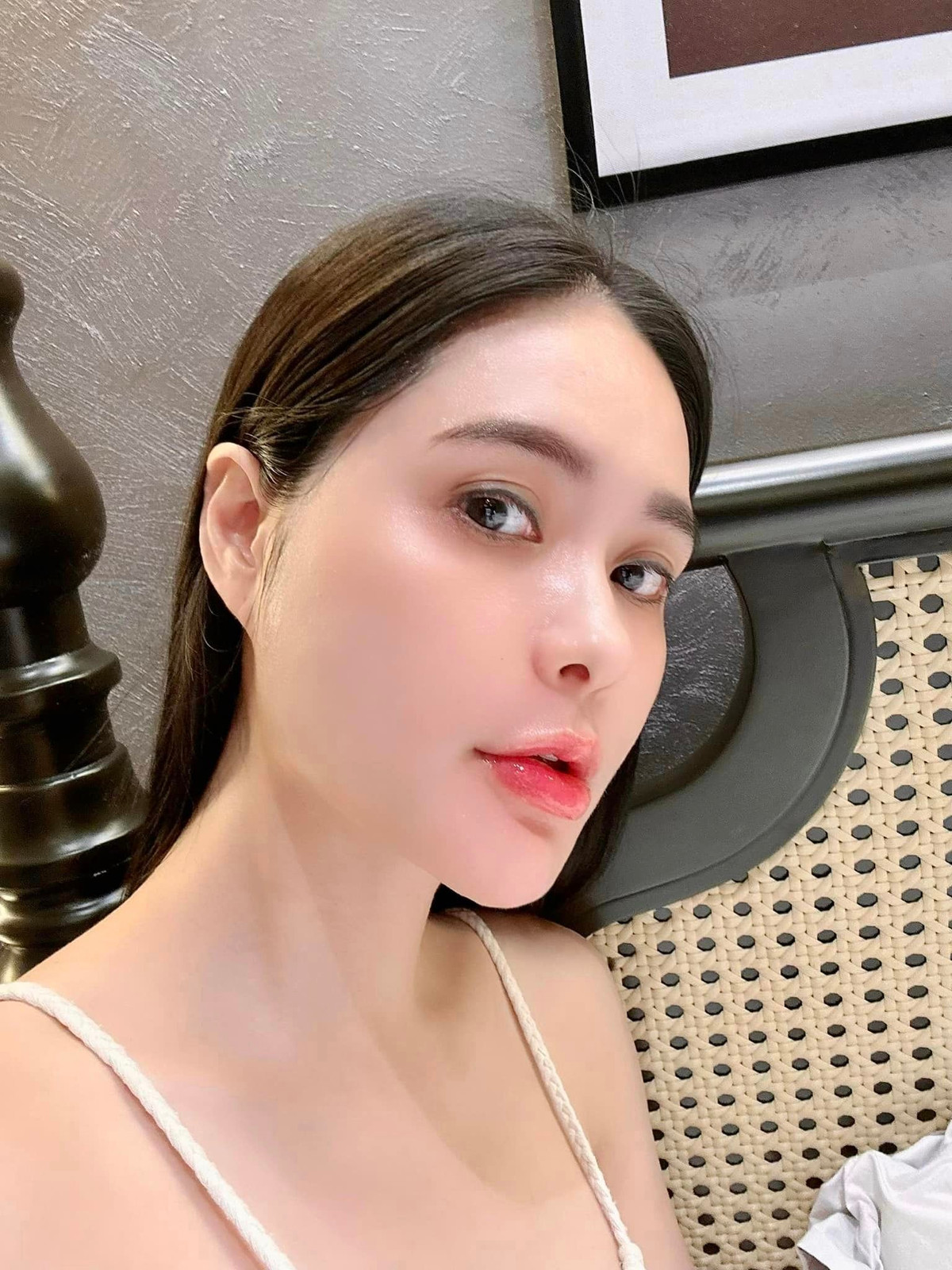 Bản thân cô cũng không ngại công khai đã dùng những biện pháp làm đẹp nào cho bản thân. Ảnh: Tổng hợp