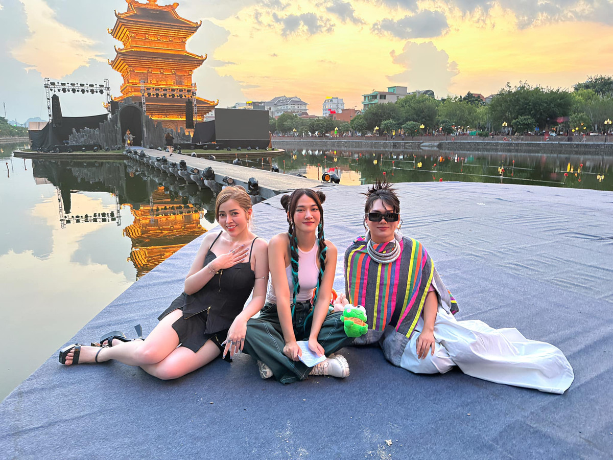 Thay đổi ngoạn mục, ở thời điểm hiện tại, hot TikToker ngày càng xóa nhòa được hình ảnh cũ thị phi của mình, đồng thời xây dựng một phong cách trưởng thành kín đáo.