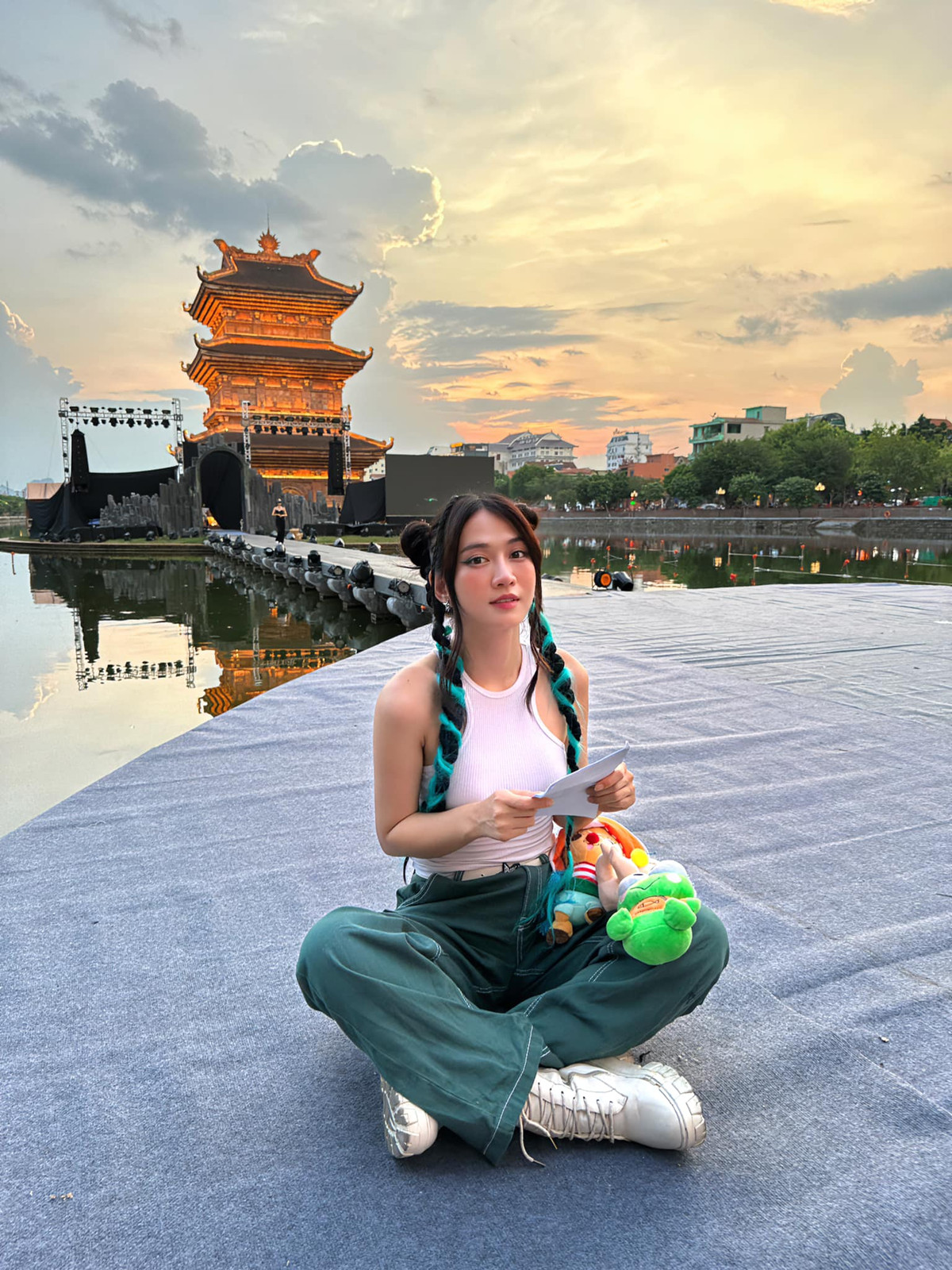 Cô cũng không ngừng cố gắng trau dồi kỹ năng, thử sức bản thân ở nhiều lĩnh vực mới.