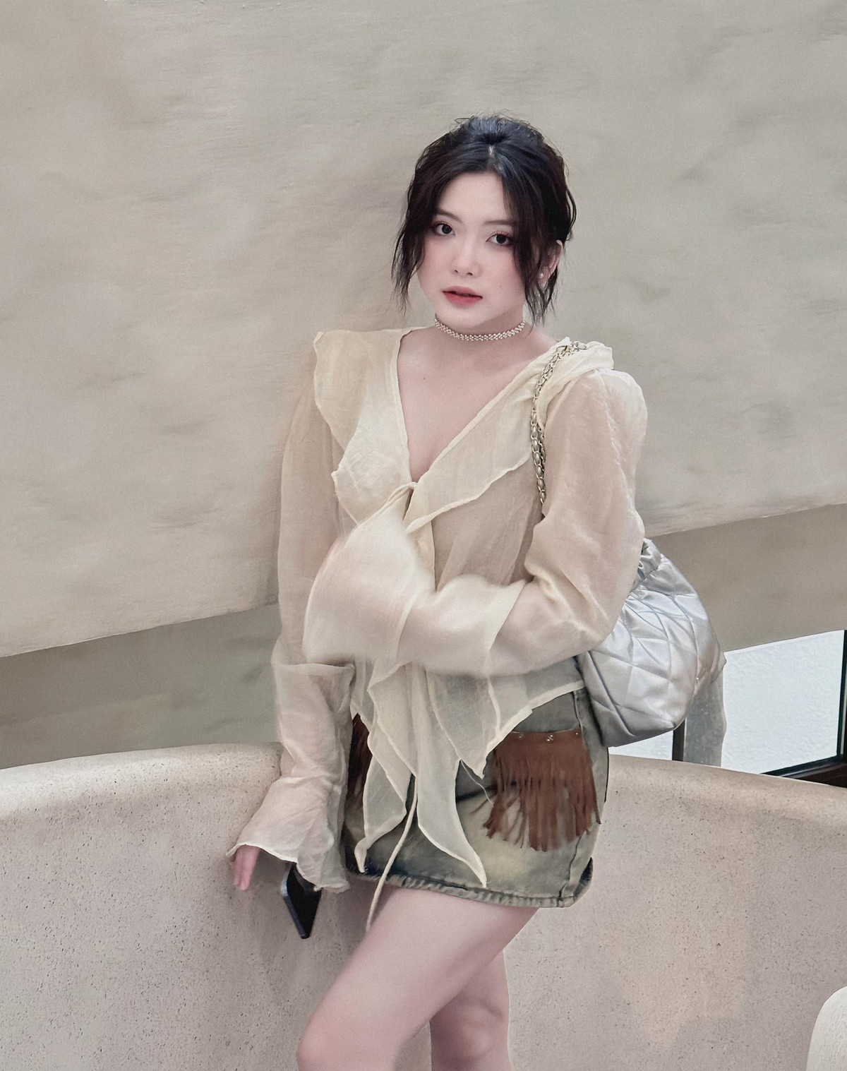 Với vẻ đẹp trong trẻo và ngọt ngào, Nguyễn Thị Thêu là cái tên gây bão và được săn đón trên mạng xã hội, thu hút hàng chục nghìn lượt tương tác.