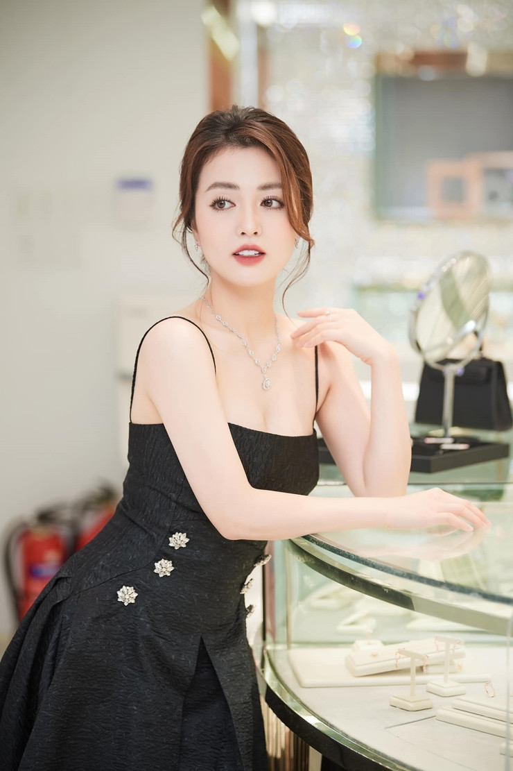 Cô từng được mệnh danh là phiên bản Việt của thành viên Nancy (nhóm nhạc MOMOLAND Hàn Quốc).