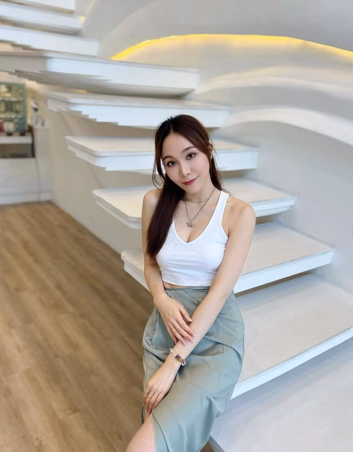 Người đẹp thường xuyên đăng tải những hình ảnh cuốn hút của bản thân và nhận về vô số lời ngợi khen.