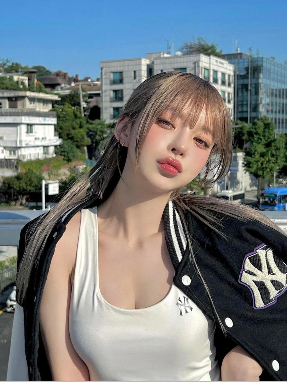 Dù có nhiều cơ hội bước chân vào showbiz, tuy vậy Kang Taeri lại không lựa chọn theo đuổi con đường này. Cô có thương hiệu thời trang riêng và tập trung với công việc kinh doanh.