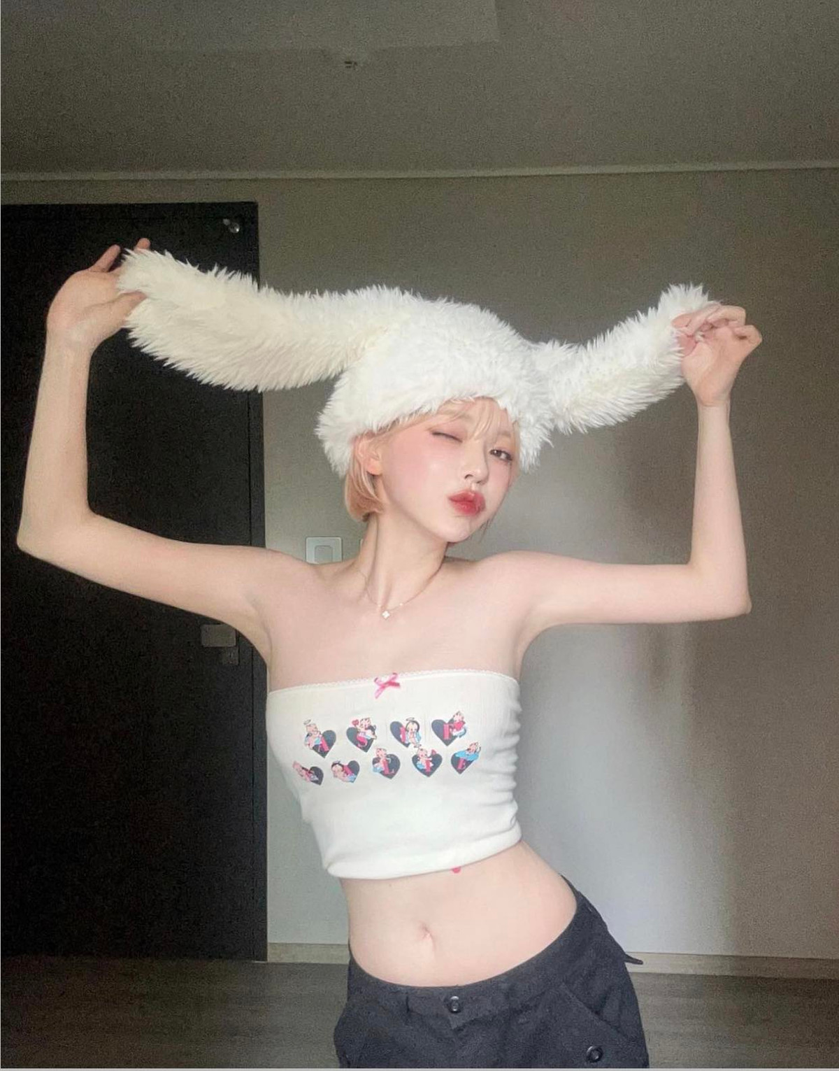 Thế nhưng vóc dáng của nàng hot girl xứ Hàn lại hoàn toàn ngược lại.